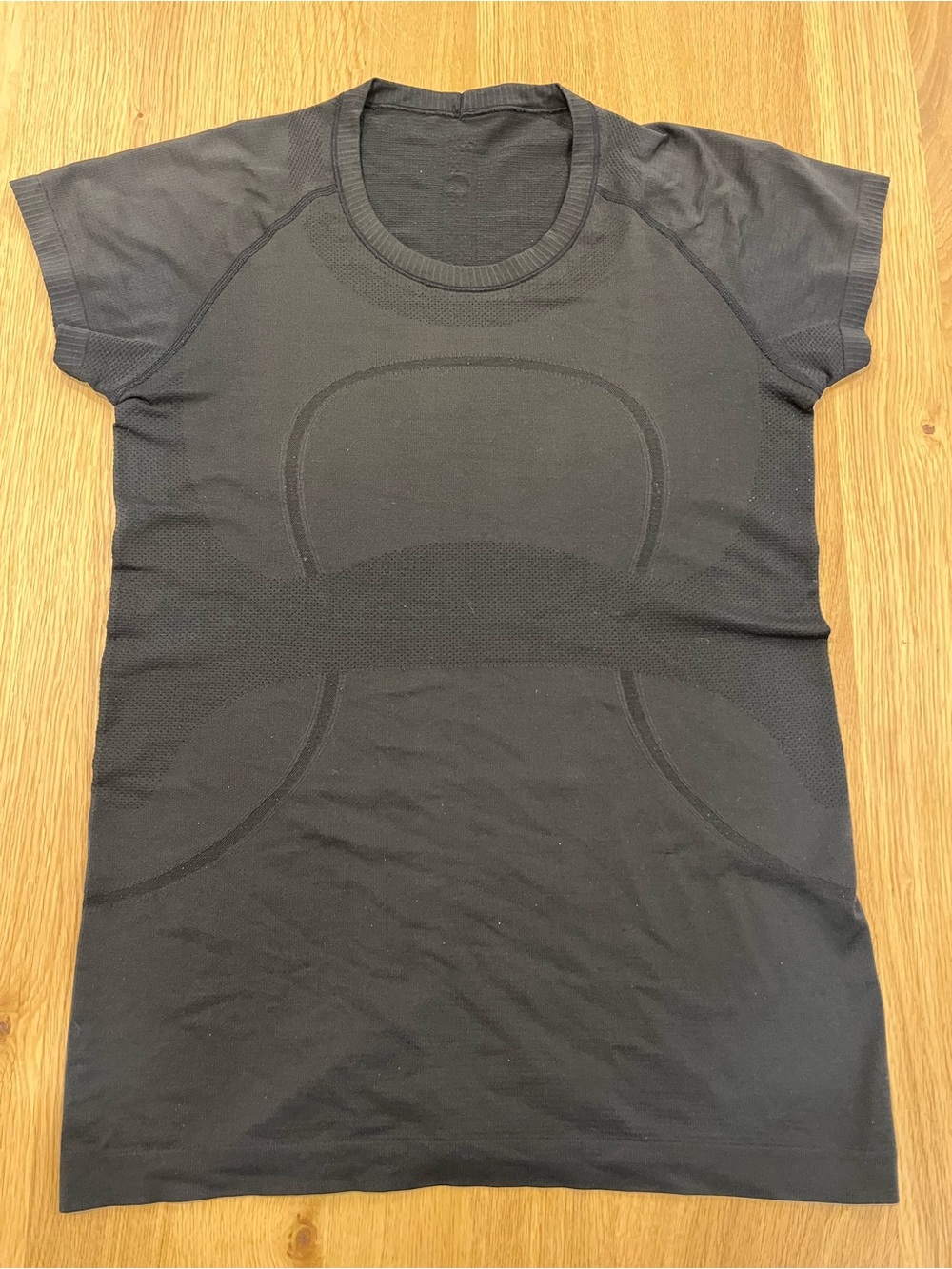 Lululemon 
Women’s Black T Shirt
Size 10